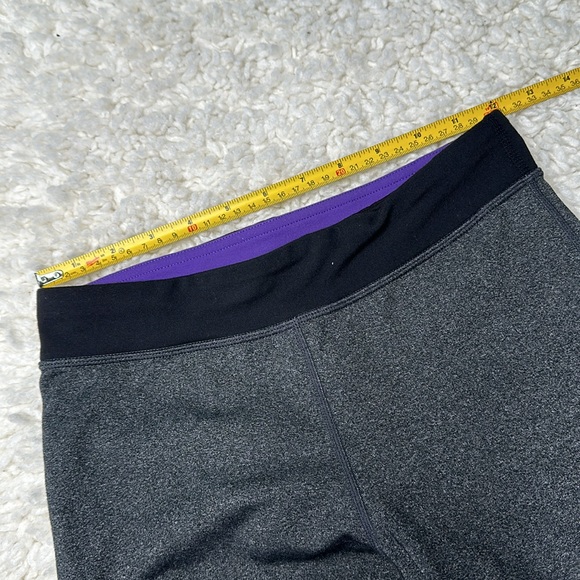 Lululemon Charcoal Cropped Capri Leggings Slight Flare EE28 - Picture 8 of 9